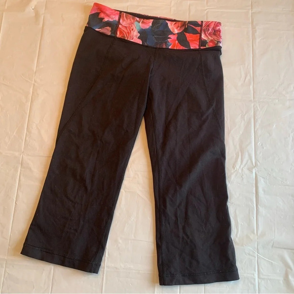 ๐บ Elevate Your Yoga Flow with Lululemon Black Capris - Women's Size 8 ๐งโโ๏ธ - Picture 5 of 9